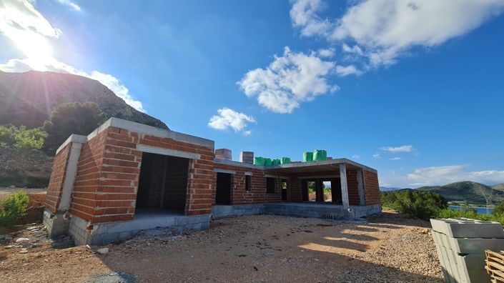 Image No.1-4 Bed Villa for sale