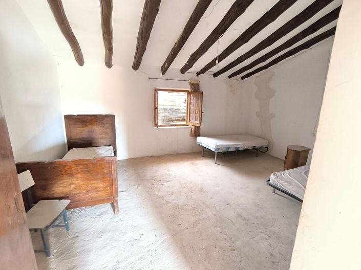 Image No.7-6 Bed Country House for sale