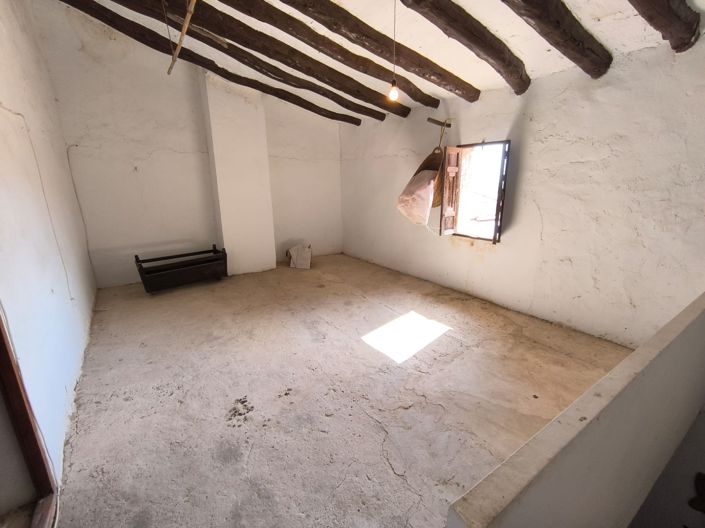 Image No.8-6 Bed Country House for sale