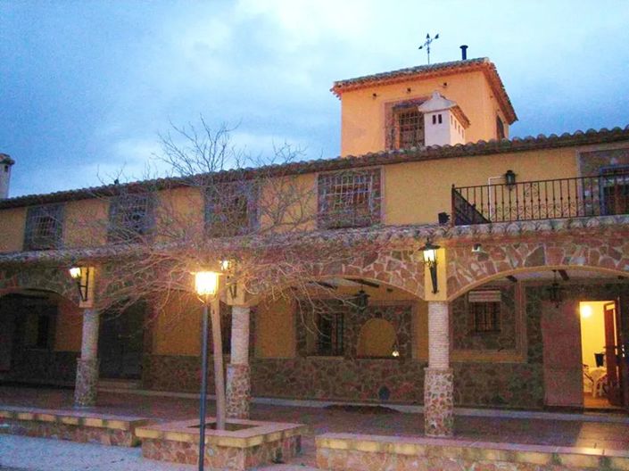 Image No.1-7 Bed Country House for sale