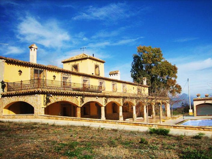 Image No.12-7 Bed Country House for sale