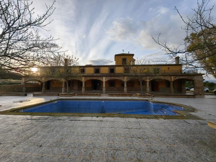 Image No.21-7 Bed Country House for sale
