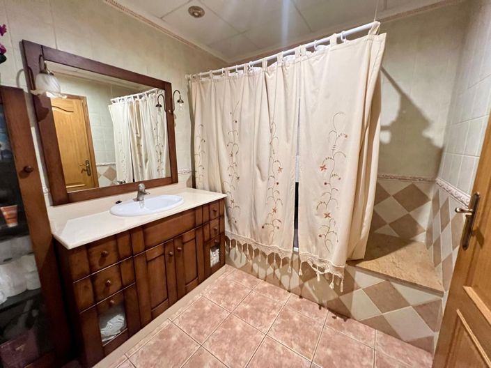 Image No.36-3 Bed Townhouse for sale