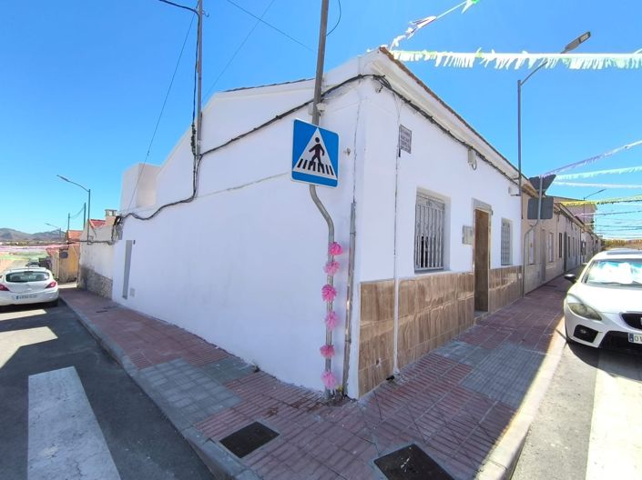 Image No.1-3 Bed Townhouse for sale