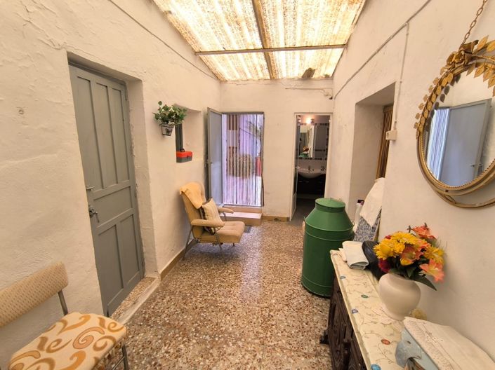 Image No.11-6 Bed Townhouse for sale