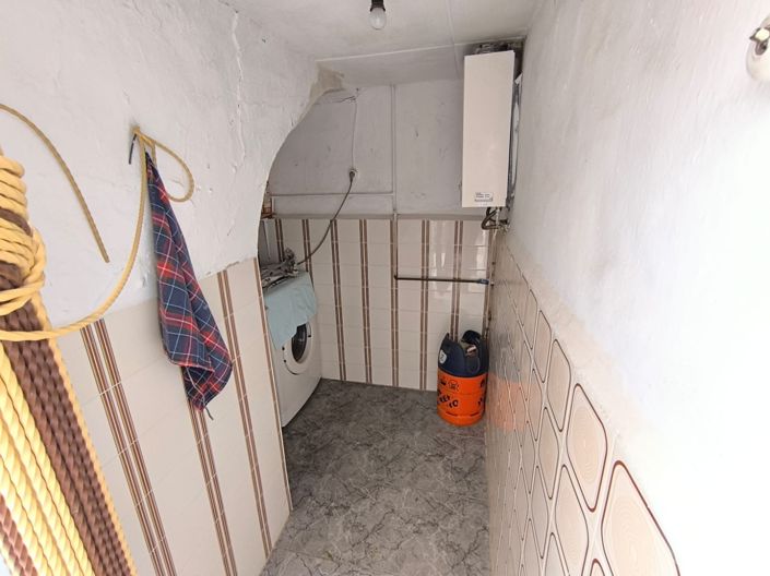 Image No.19-6 Bed Townhouse for sale