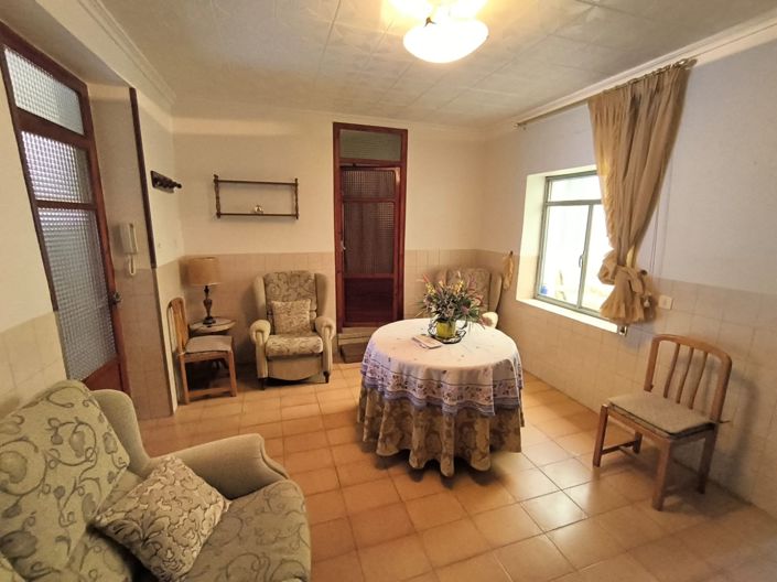 Image No.8-6 Bed Townhouse for sale