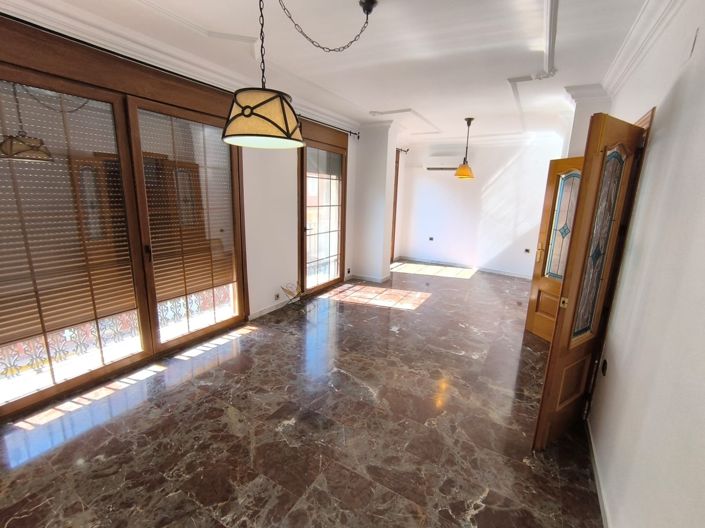 Image No.12-Maison de ville de 5 chambres à vendre à Sax