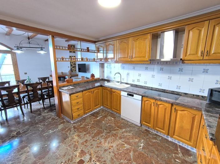 Image No.2-5 Bed Townhouse for sale