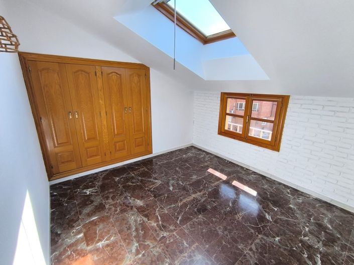 Image No.6-Maison de ville de 5 chambres à vendre à Sax