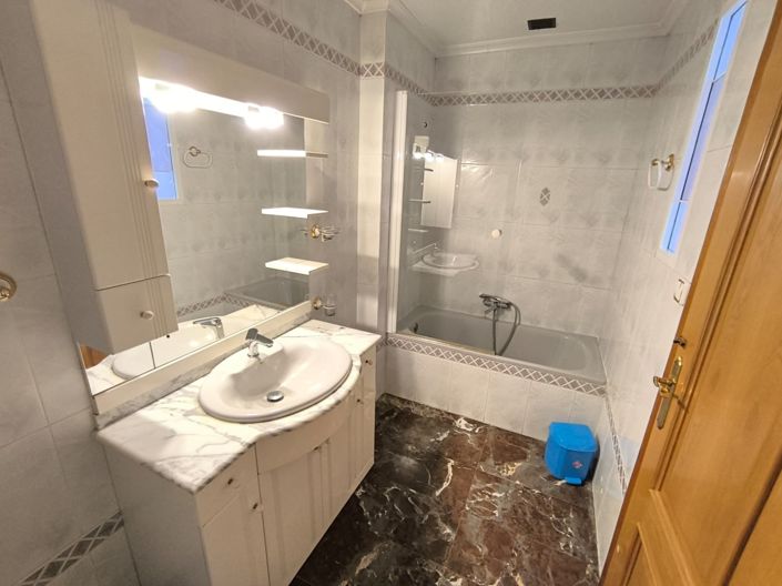 Image No.7-Maison de ville de 5 chambres à vendre à Sax