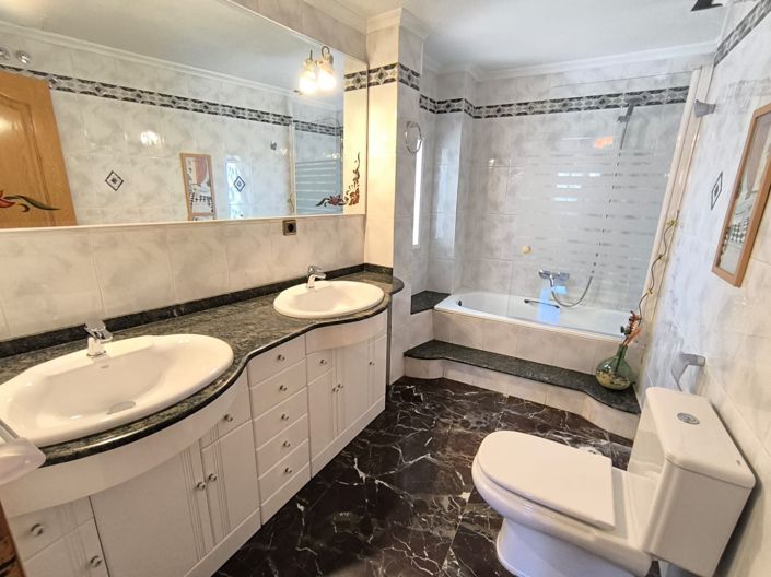 Image No.8-Maison de ville de 5 chambres à vendre à Sax