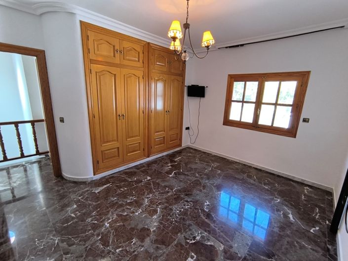 Image No.9-5 Bed Townhouse for sale