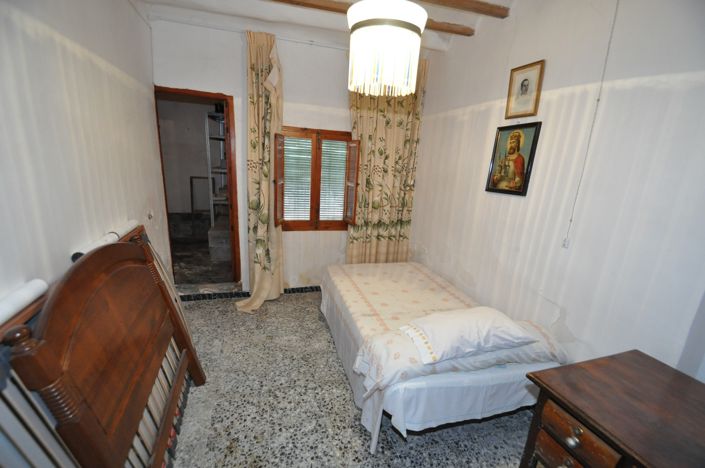 Image No.11-6 Bed Townhouse for sale