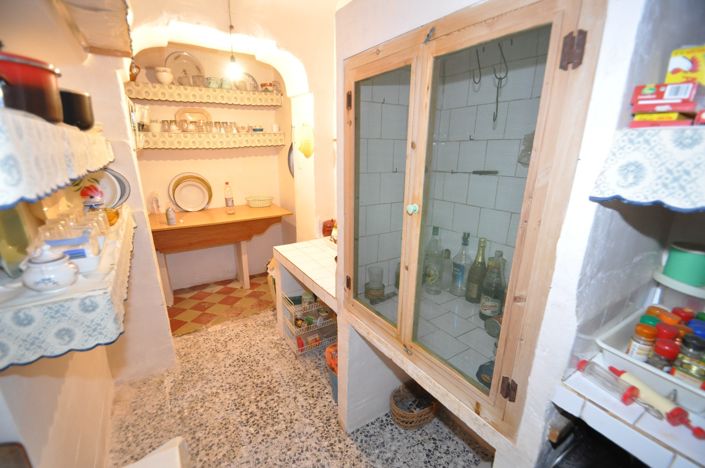 Image No.17-6 Bed Townhouse for sale