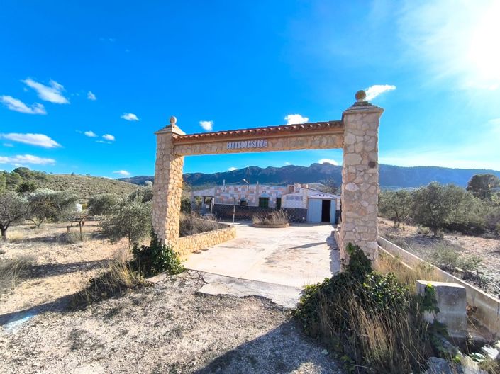 Image No.2-Maison de campagne de 5 chambres à vendre à Yecla