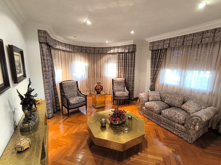 Image No.12-6 Bed Villa for sale