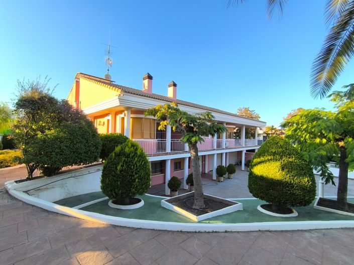 Image No.2-6 Bed Villa for sale