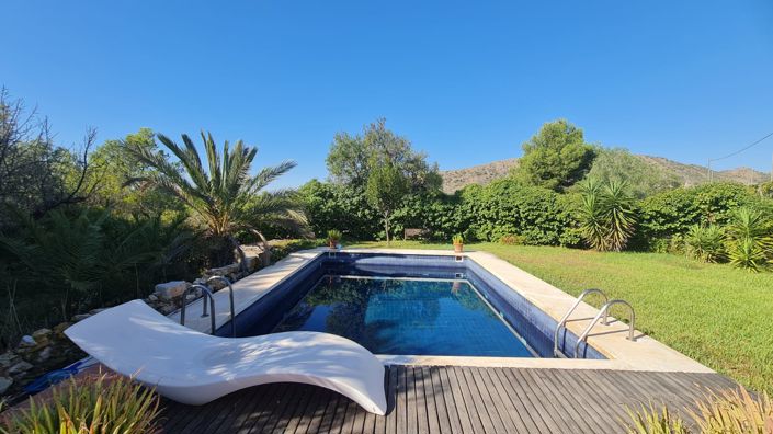 Image No.1-6 Bed Villa for sale
