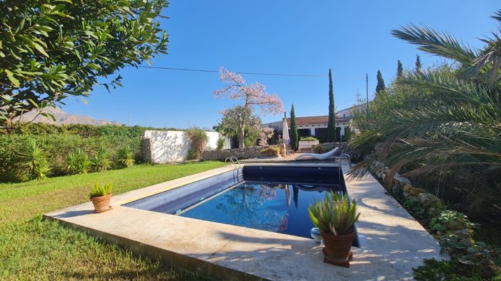 Image No.2-6 Bed Villa for sale