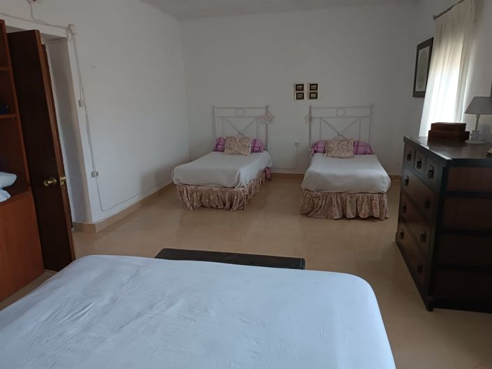 Image No.8-Maison de campagne de 6 chambres à vendre à Yecla