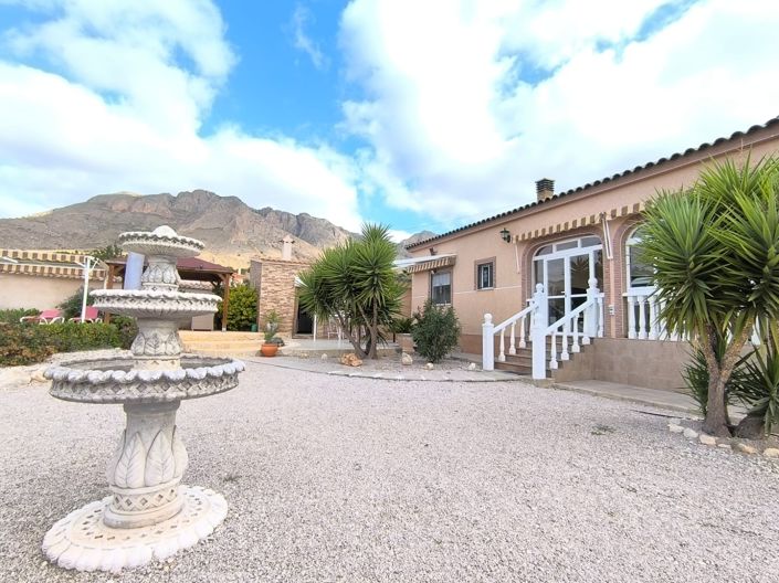 Image No.1-5 Bed Villa for sale