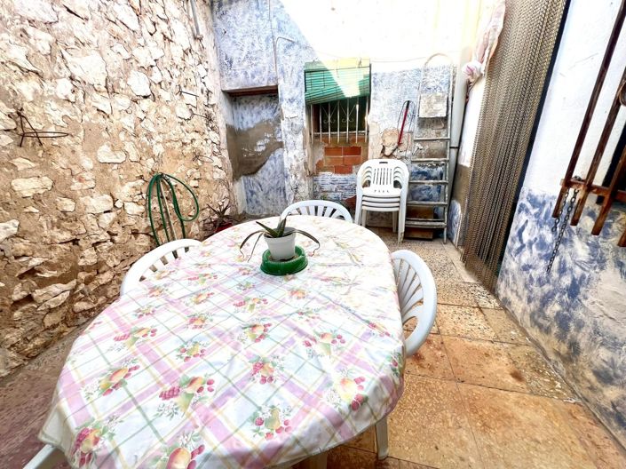 Image No.11-6 Bed Townhouse for sale