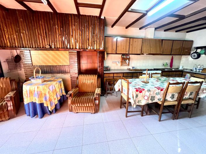 Image No.24-6 Bed Townhouse for sale