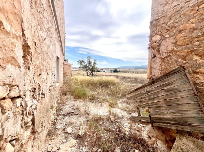 Image No.16-3 Bed Country House for sale