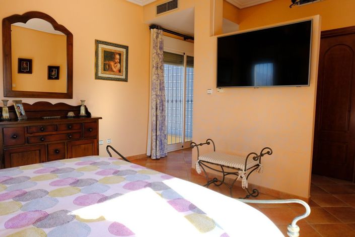 Image No.28-5 Bed Villa for sale