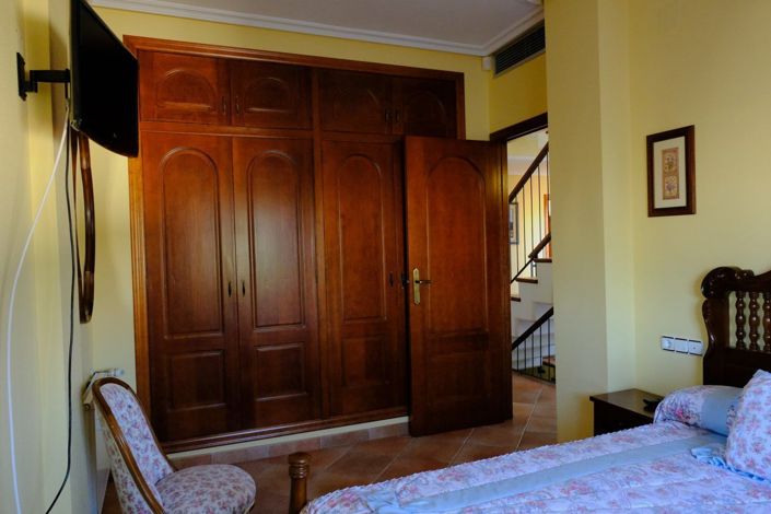 Image No.42-5 Bed Villa for sale