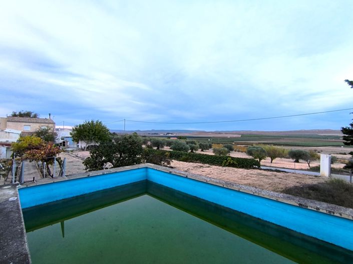 Image No.2-6 Bed Villa for sale