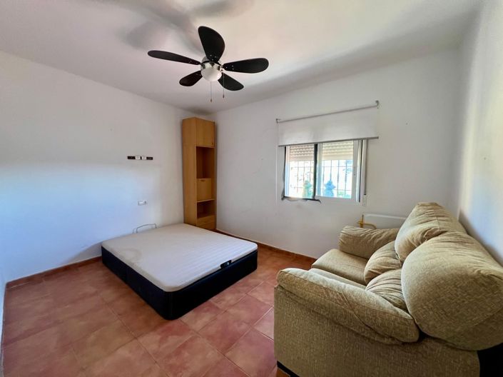 Image No.12-4 Bed Townhouse for sale