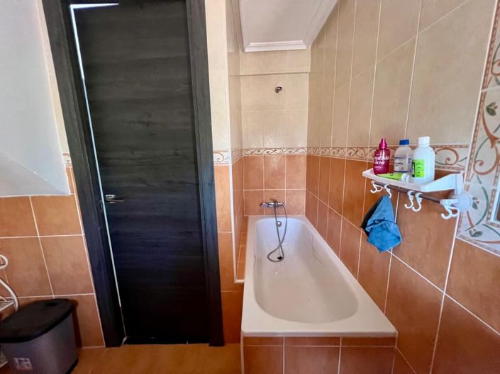 Image No.17-4 Bed Townhouse for sale