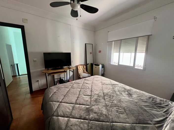 Image No.19-4 Bed Townhouse for sale