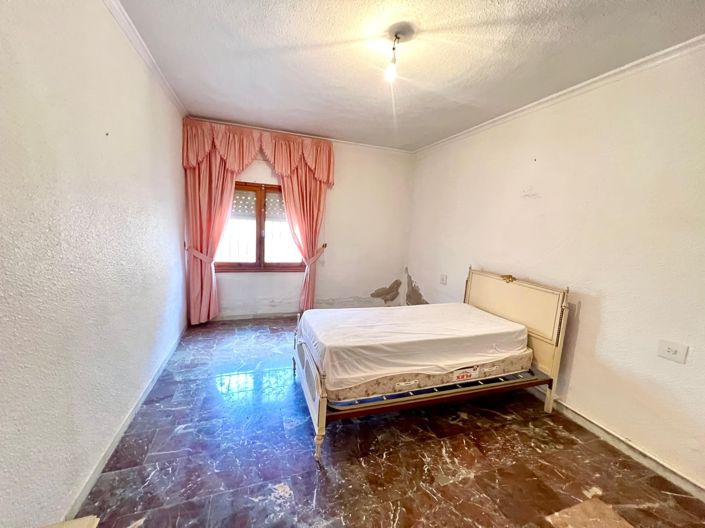 Image No.15-3 Bed Townhouse for sale