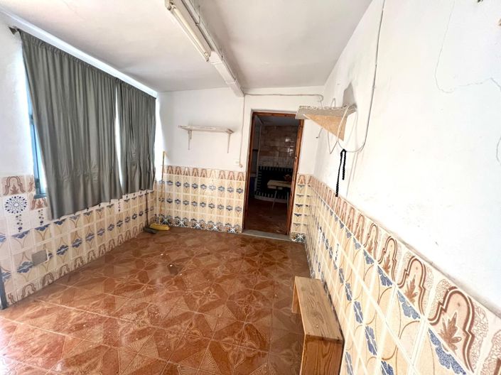 Image No.18-4 Bed Townhouse for sale