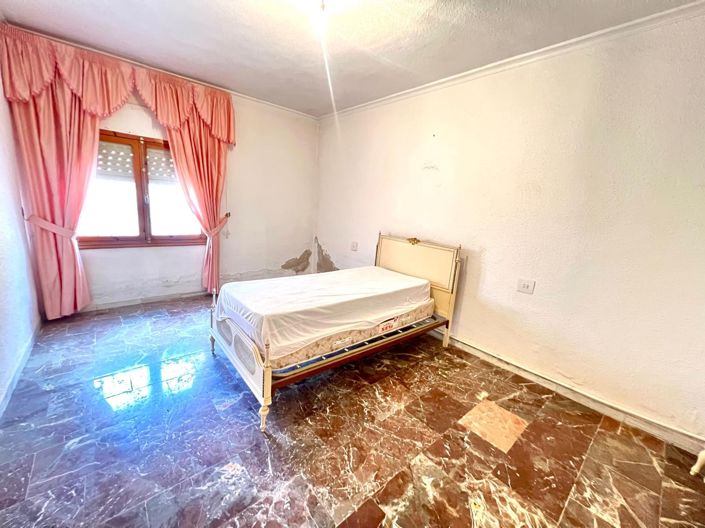 Image No.3-4 Bed Townhouse for sale