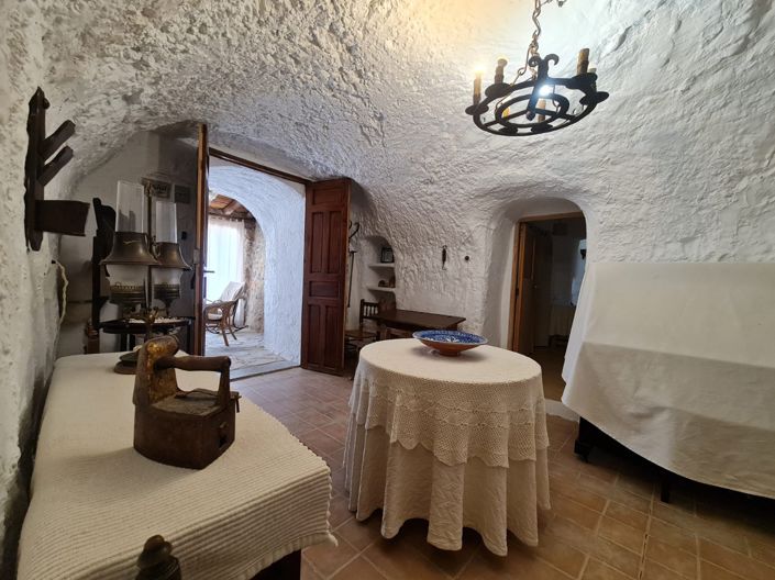 Image No.40-5 Bed Country House for sale