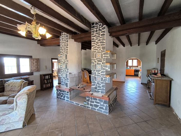 Image No.11-8 Bed Villa for sale