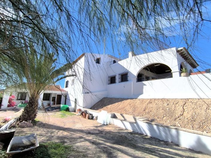 Image No.2-8 Bed Villa for sale