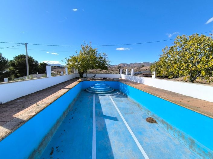 Image No.47-8 Bed Villa for sale