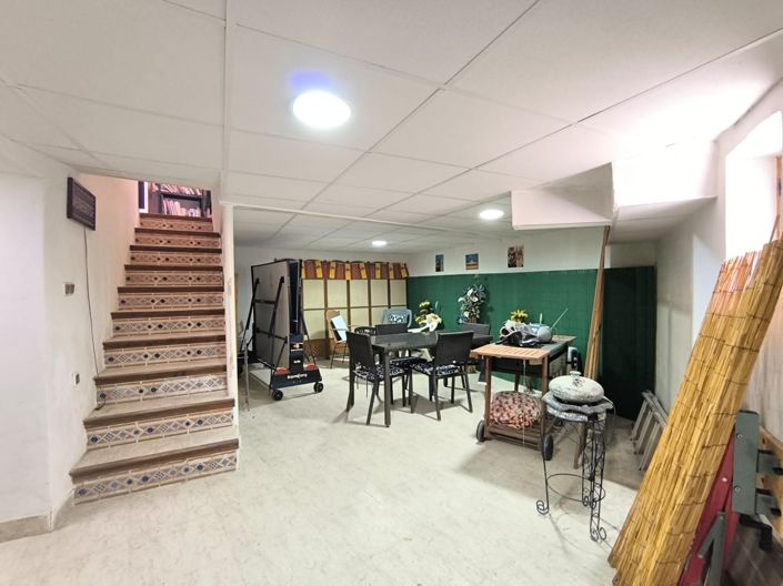 Image No.36-5 Bed Townhouse for sale