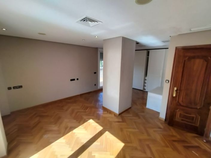 Image No.35-4 Bed Villa for sale