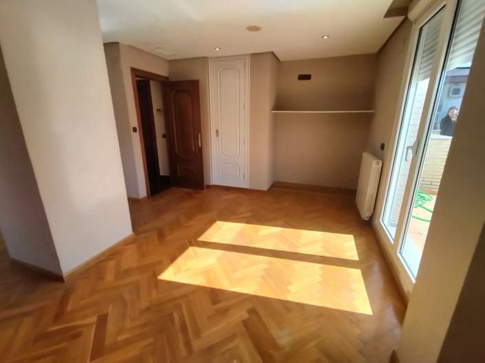 Image No.37-4 Bed Villa for sale