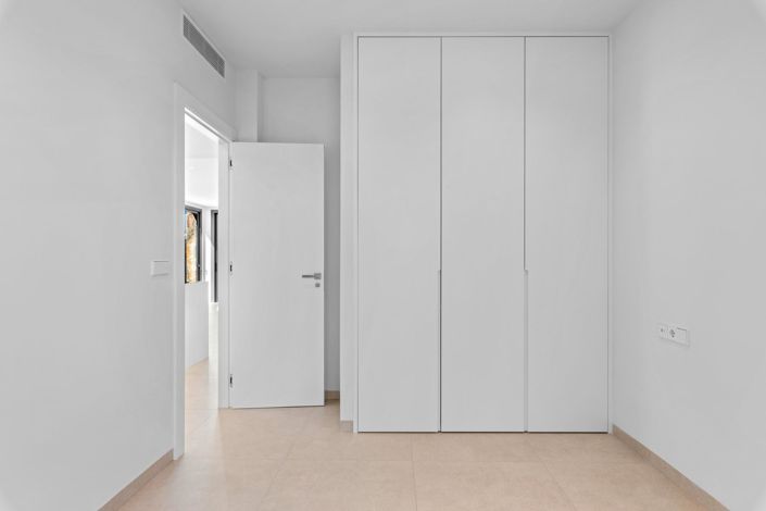 Image No.16-3 Bed Townhouse for sale