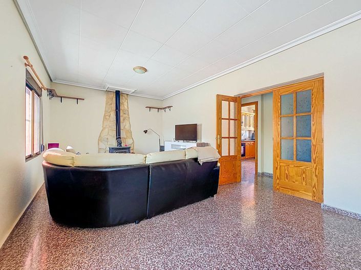 Image No.10-5 Bed Country House for sale