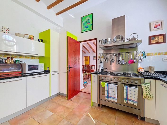 Image No.18-6 Bed Country House for sale