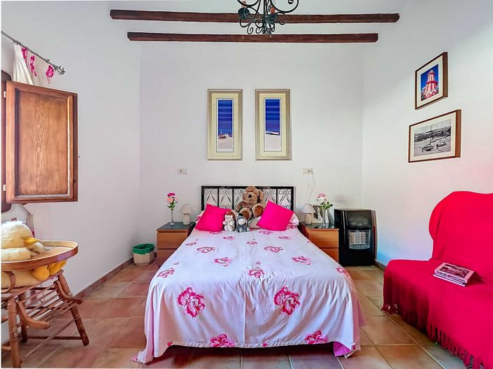 Image No.21-6 Bed Country House for sale