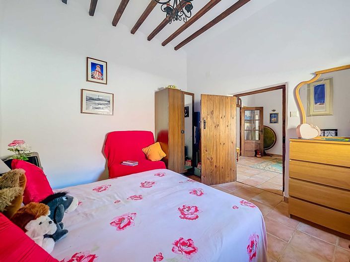 Image No.23-6 Bed Country House for sale